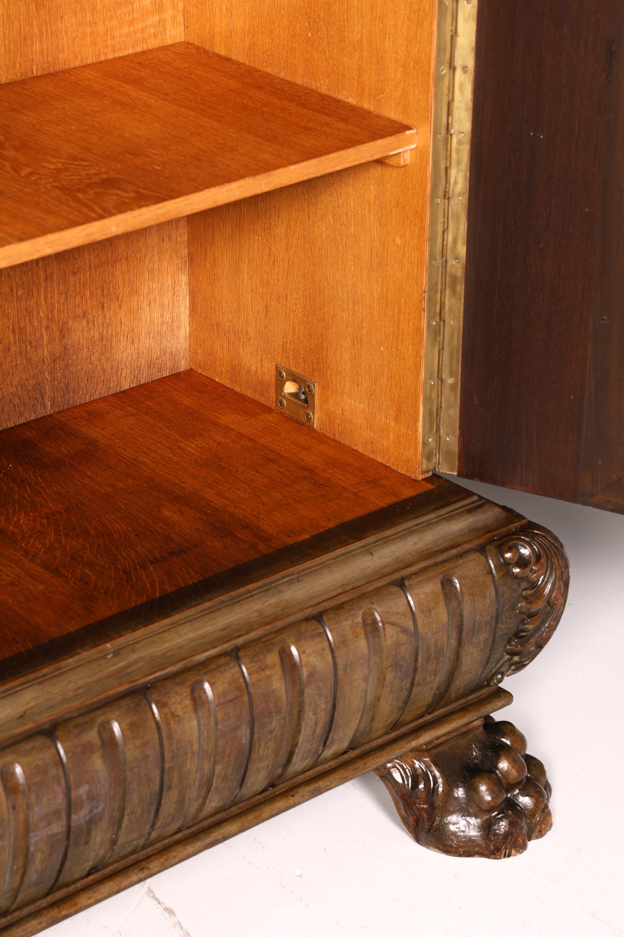 Indrukwekkende neorenaissanceboekenkast uit de Gründerzeit, vitrinekast voor een herenkamer, buffetkast, antiek massief hout