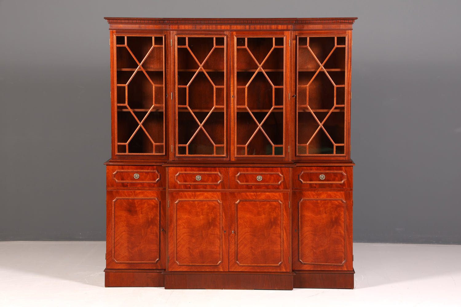 Indrukwekkende Engelse vitrinekast, bibliotheekboekenkast, glazen buffetkast van echt hout, antiek vintage