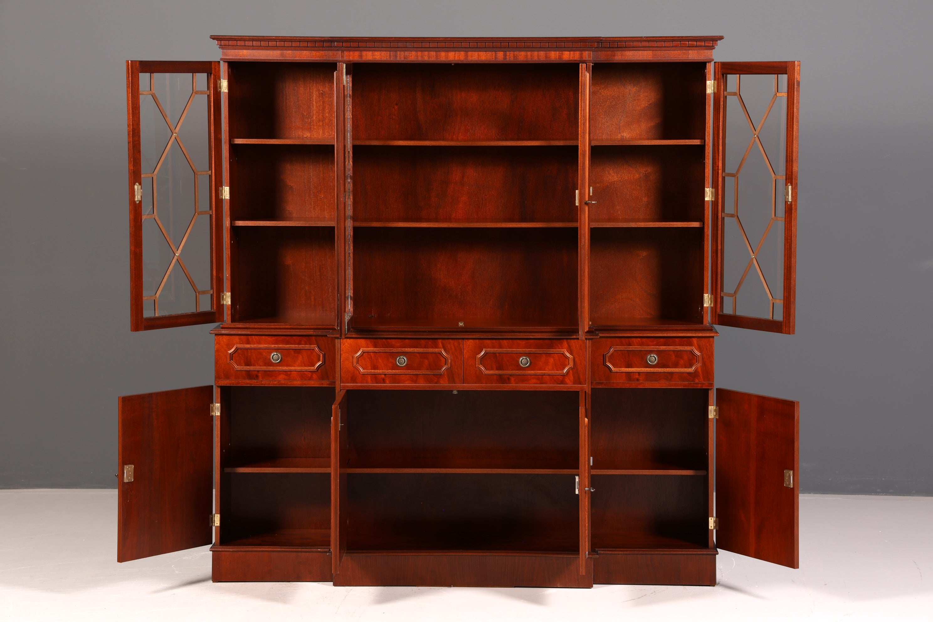 Indrukwekkende Engelse vitrinekast, bibliotheekboekenkast, glazen buffetkast van echt hout, antiek vintage