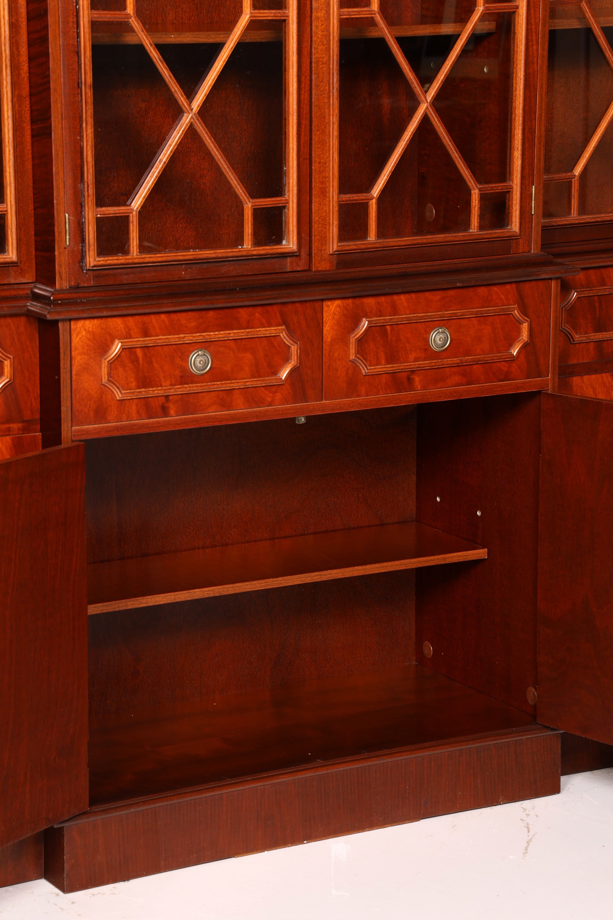 Indrukwekkende Engelse vitrinekast, bibliotheekboekenkast, glazen buffetkast van echt hout, antiek vintage