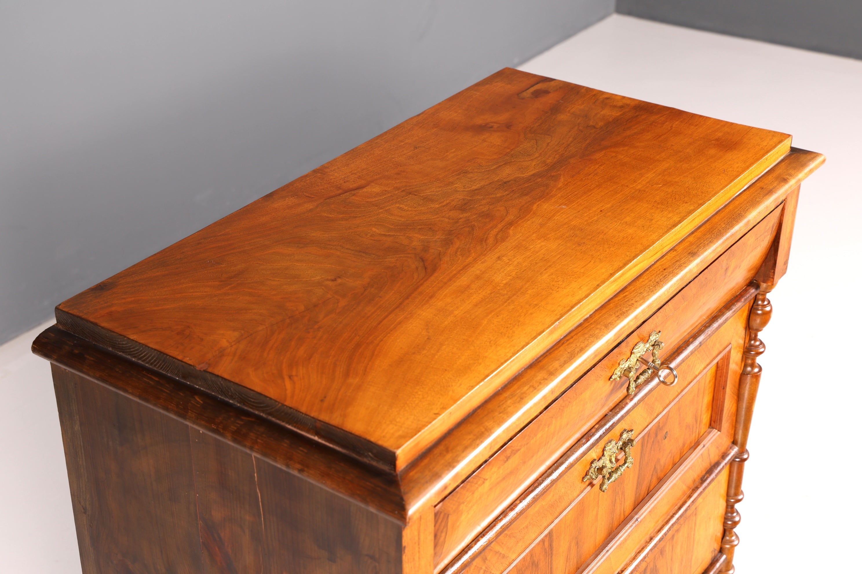 Prachtige Gründerzeit-commode in jugendstijll, vertico, ladekast, linnenkast, antiek massief hout