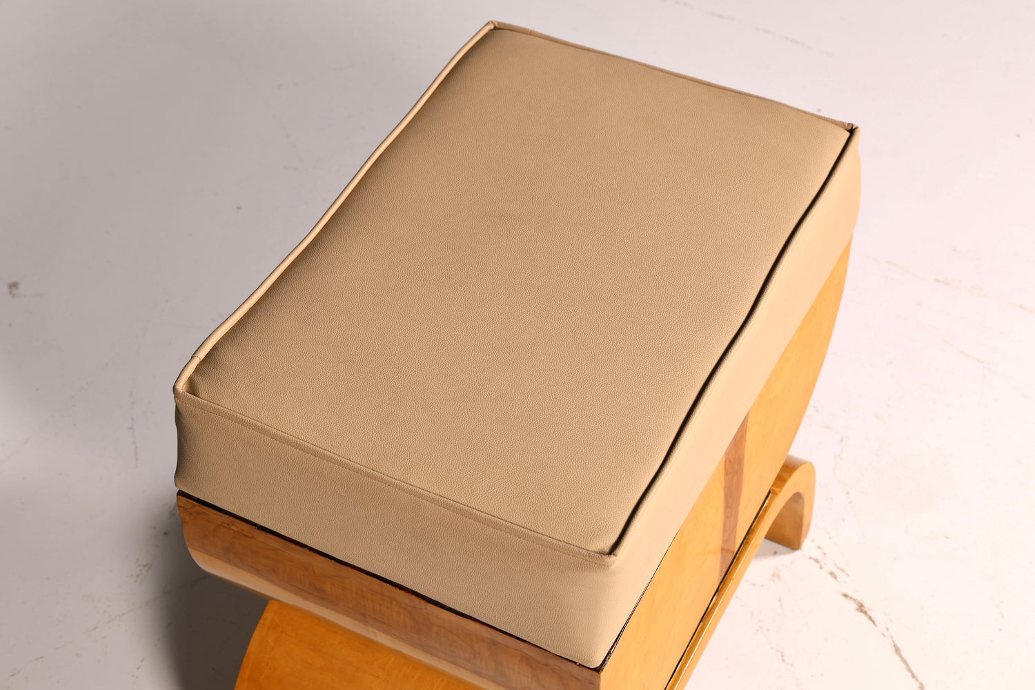 Prachtige kruk in art-decostijl, van berkenhout, zitkruk, voetenbank, antiek, vintage
