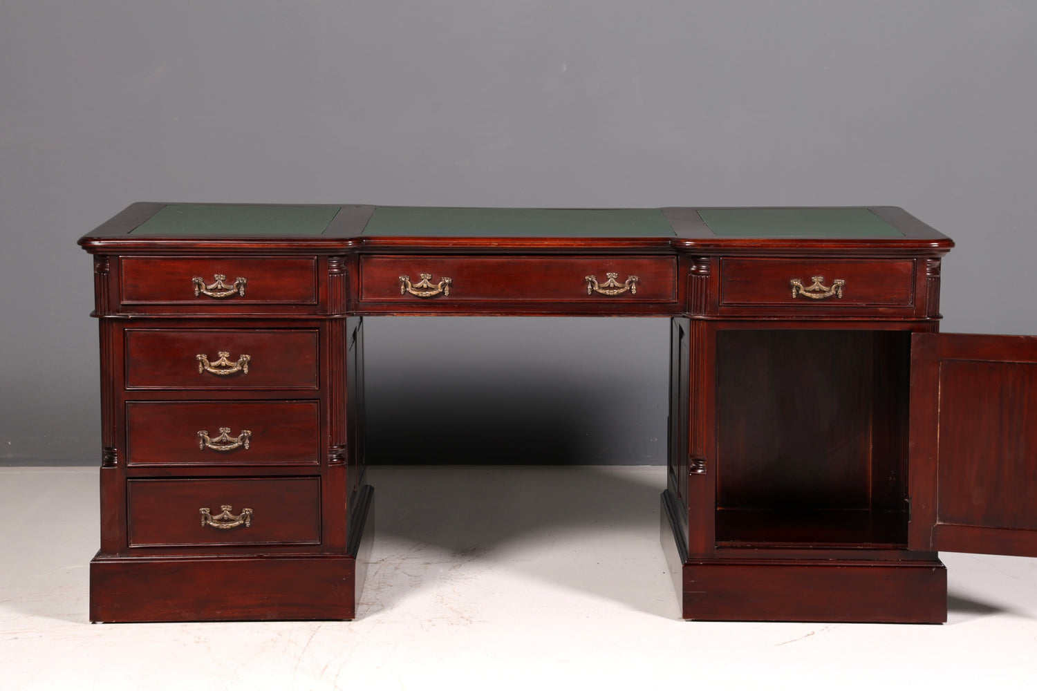 Wunderschöner Englischer Schreibtisch Mahagoni echt Lederauflage Bürotisch Partner Desk Office Desk Antik Vintage