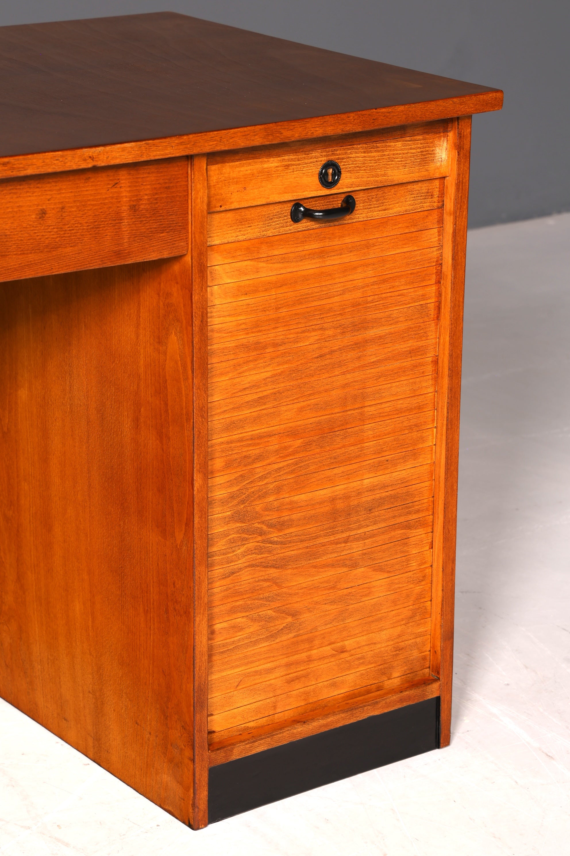 Stilvoller Bauhaus Rollladen Schreibtisch Mid Century echt Holz Bürotisch Vintage Office Table