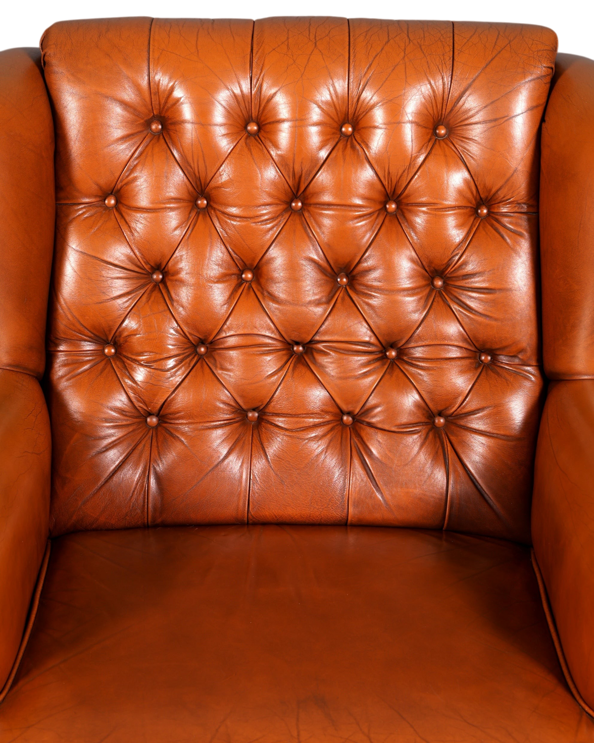Hauptstadt Möblerei Chesterfield Sessel mit klassischer Knopfheftung aus hochwertigem cognacfarbenem Echtleder