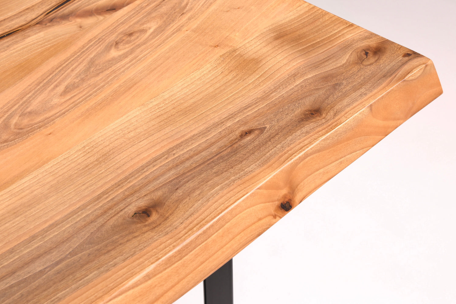 Traumhafter Nussbaum Tisch 260cm-95cm Esszimmer Tisch Baumkanten Platte Massiv Holz Küchentisch