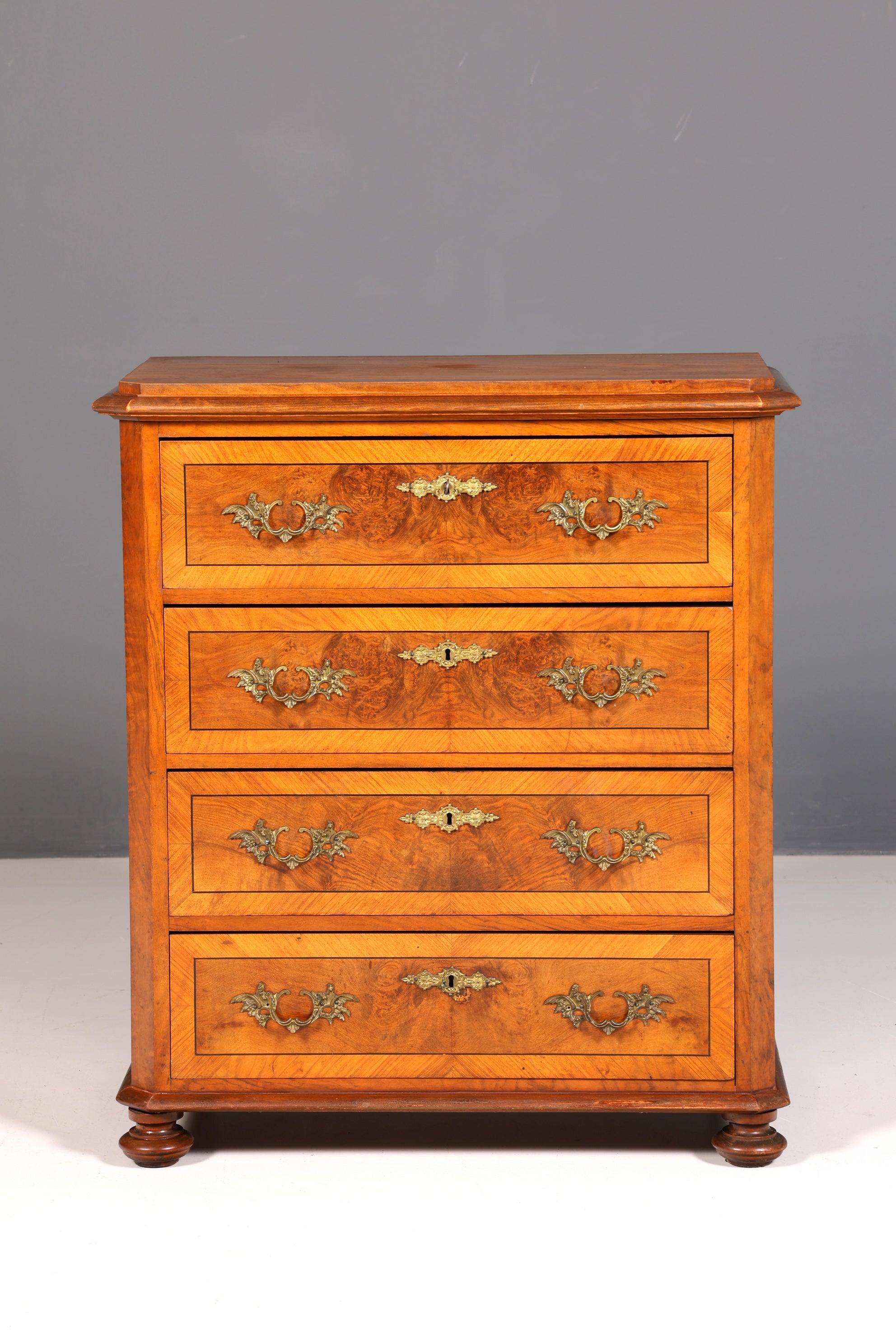 Wunderschöne Gründerzeit Kommode Louis Philippe Nussbaum Schubladenkommode Sideboard um 1880