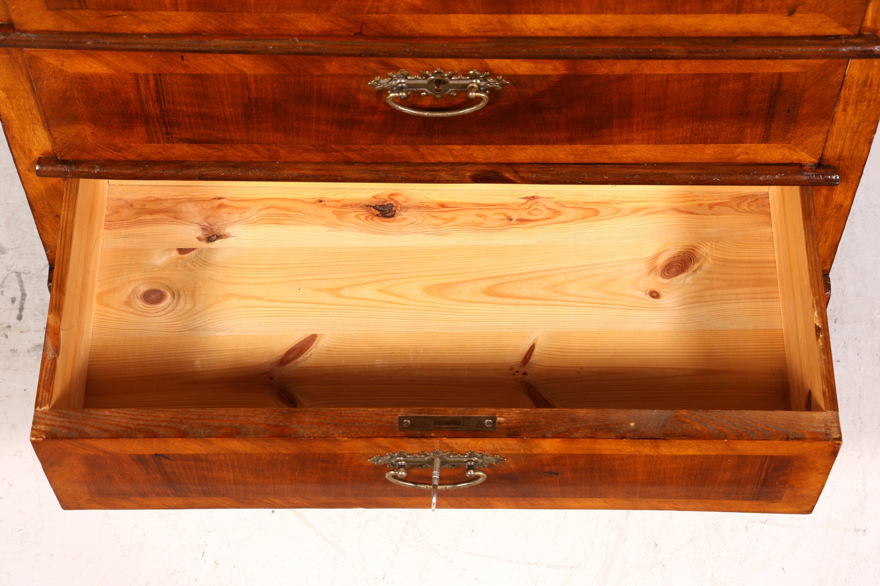 Stylish Gründerzeit chest of drawers circa 1890, Art Nouveau vertiko, antique chiffonier, linen chest