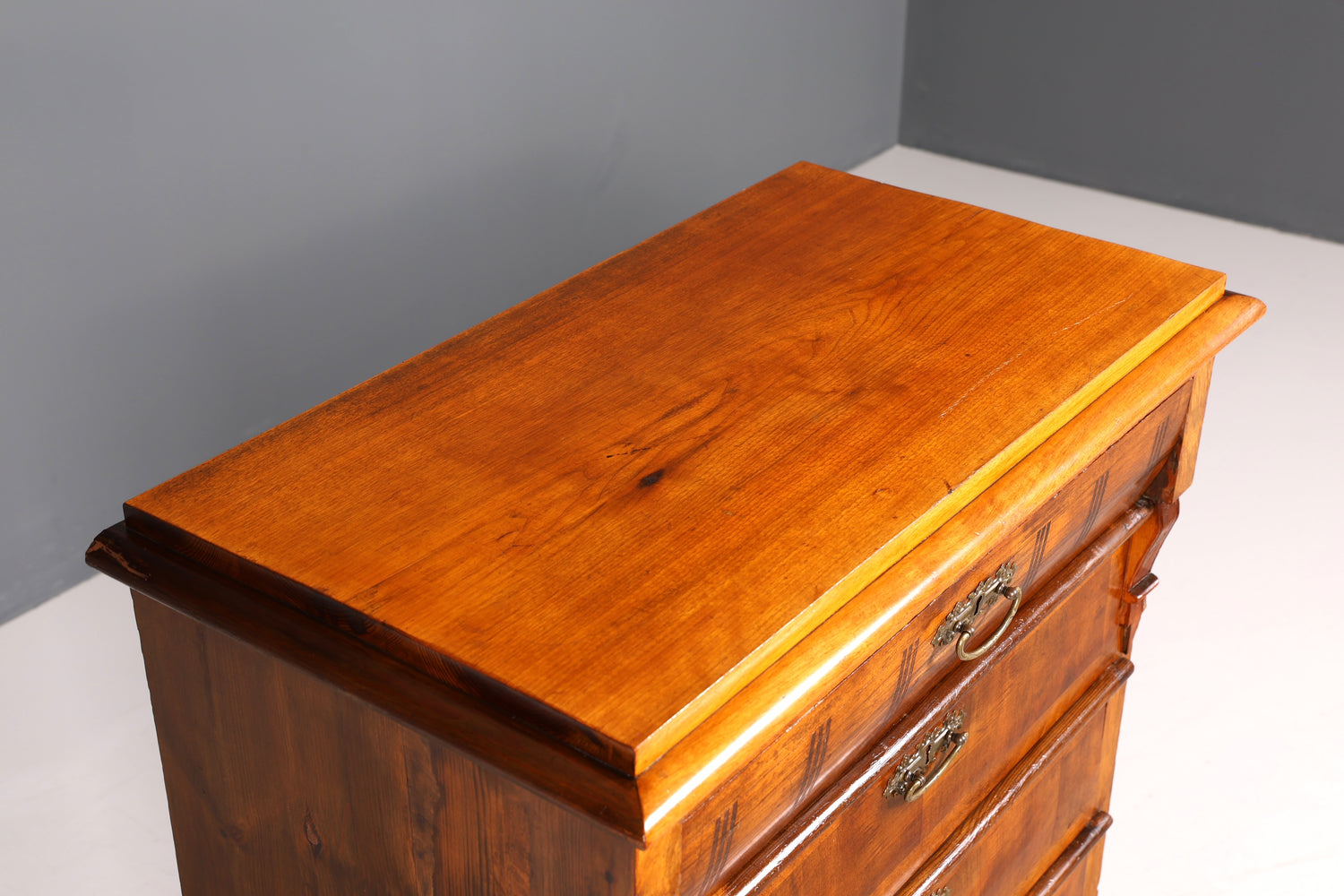 Stylish Gründerzeit chest of drawers circa 1890, Art Nouveau vertiko, antique chiffonier, linen chest