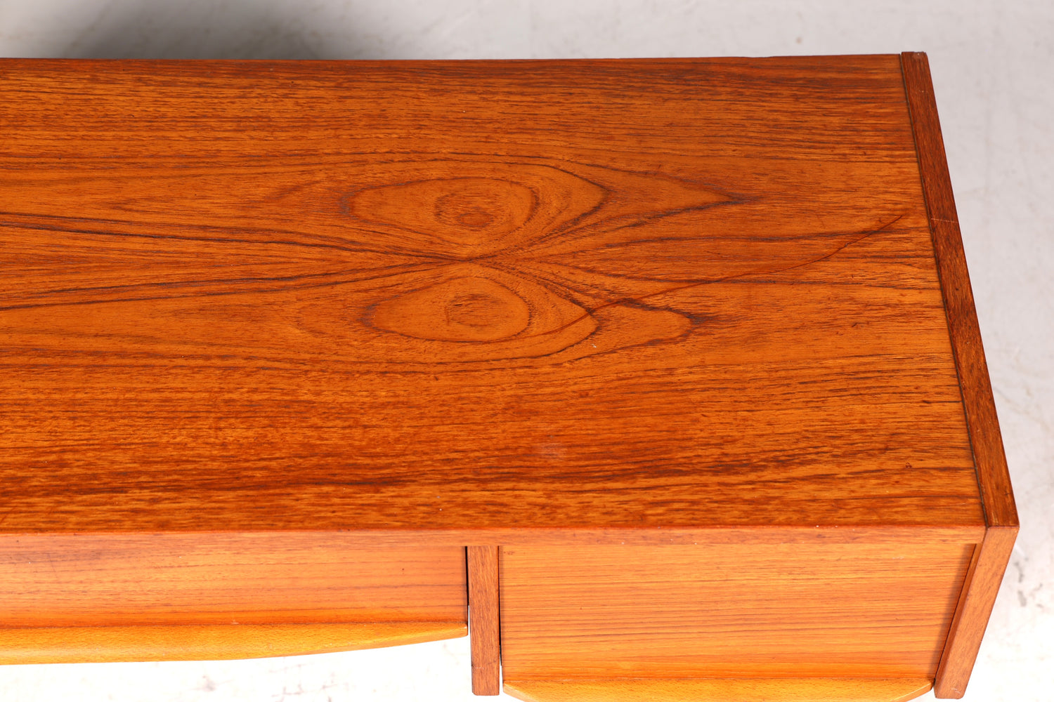 Wunderschönes Mid Century Kommode Danish Design Vintage TV Sideboard 60s Schrank Flurkommode