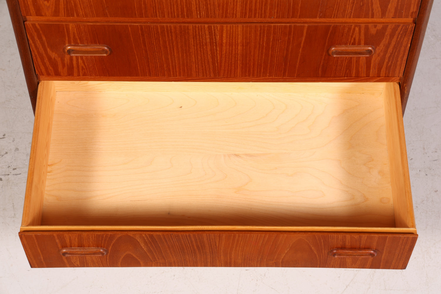 Beautiful mid-century retro teak wood chest of drawers, Danish design, 60s/70s style, cabinet, chest of drawers