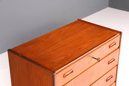 Beautiful mid-century retro teak wood chest of drawers, Danish design, 60s/70s style, cabinet, chest of drawers