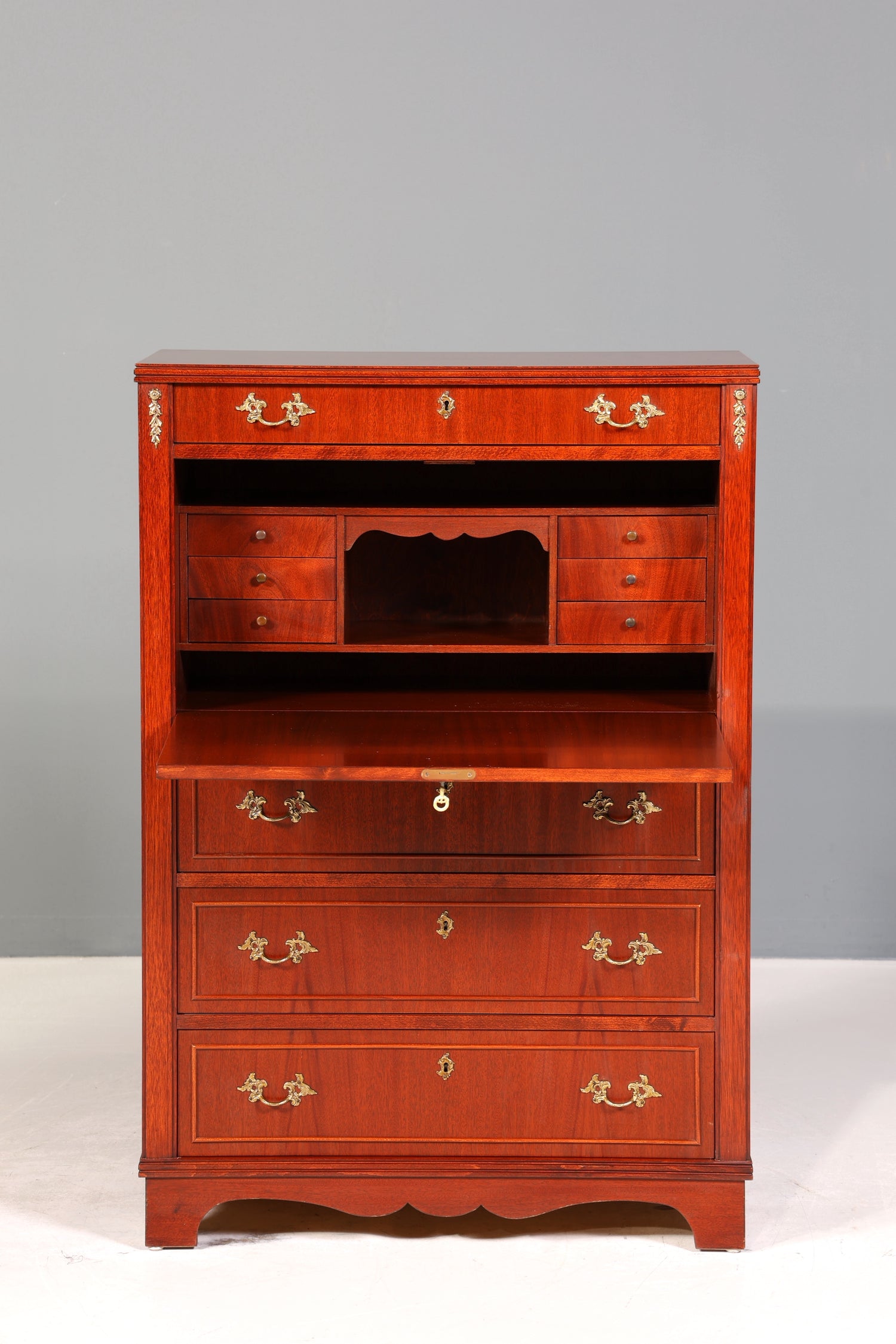 Stilvoller Sekretär im Englischen Stil Büro Vertiko Kommode Mahagoni Schreibkommode