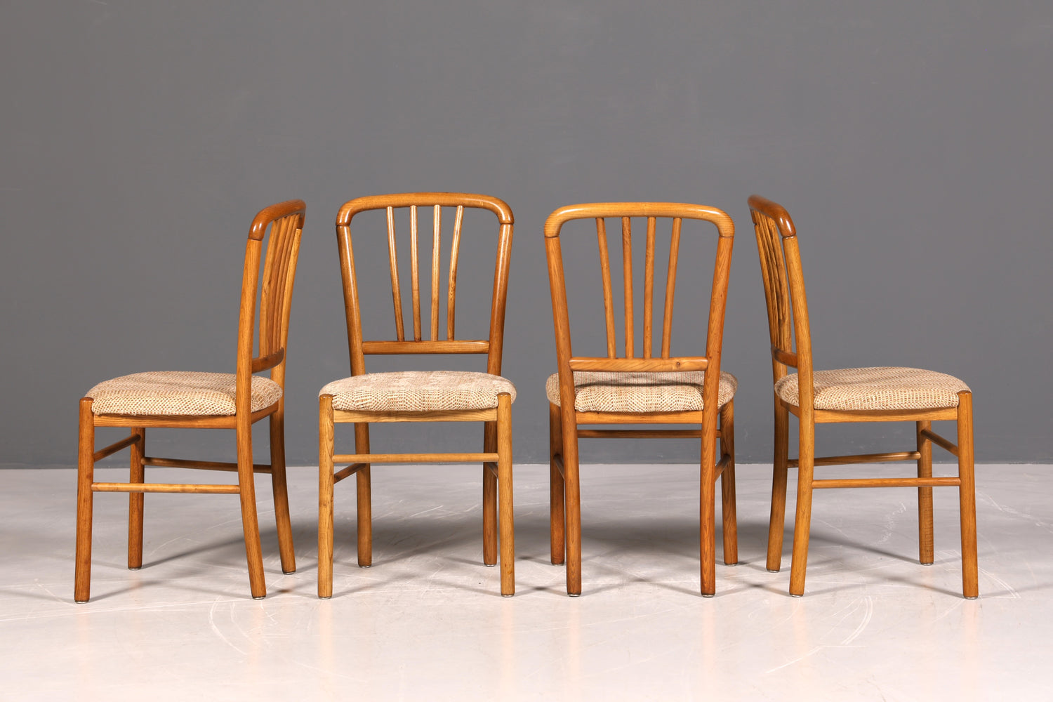 4x Schlichte Mid Century Stühle Retro Stuhlset Danish Design Küchenstühle Esszimmer Stühle