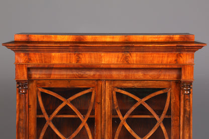 Traumhafter Original Biedermeier Vitrine um 1820 Antiker Schrank Art Deco Bücherregal