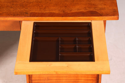 G226 Finish Wunderschöner Mid Century Schreibtisch Danish Design Bürotisch 60er Jahre Office Table (Kopie 2)