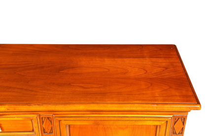Hauptstadt Möblerei Selva Villa Borghese Sideboard aus massivem Holz mit antiker Maserung und dekorativen Details