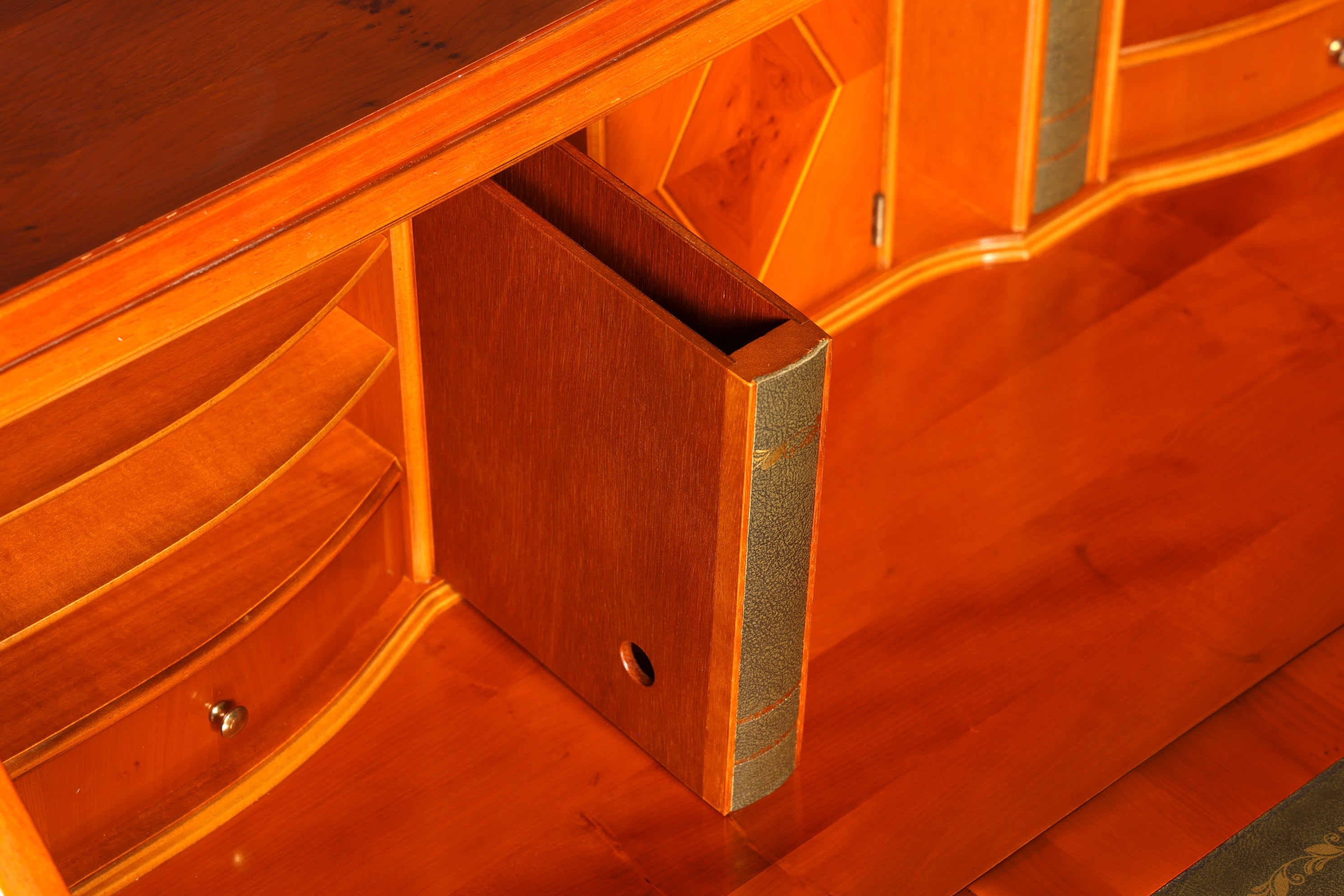 Wunderschöner Original Heldense Englischer Sekretär Eibe echt Lederauflage Schreibkommode Antik Schreibtisch