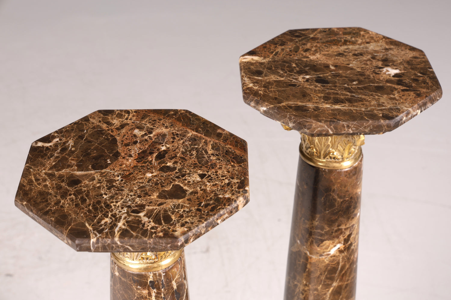 Wunderschöne Barock Stil Säule Louis XV Marmor Blumensäule Naturstein Braun Sockel Ablage 1 von 2