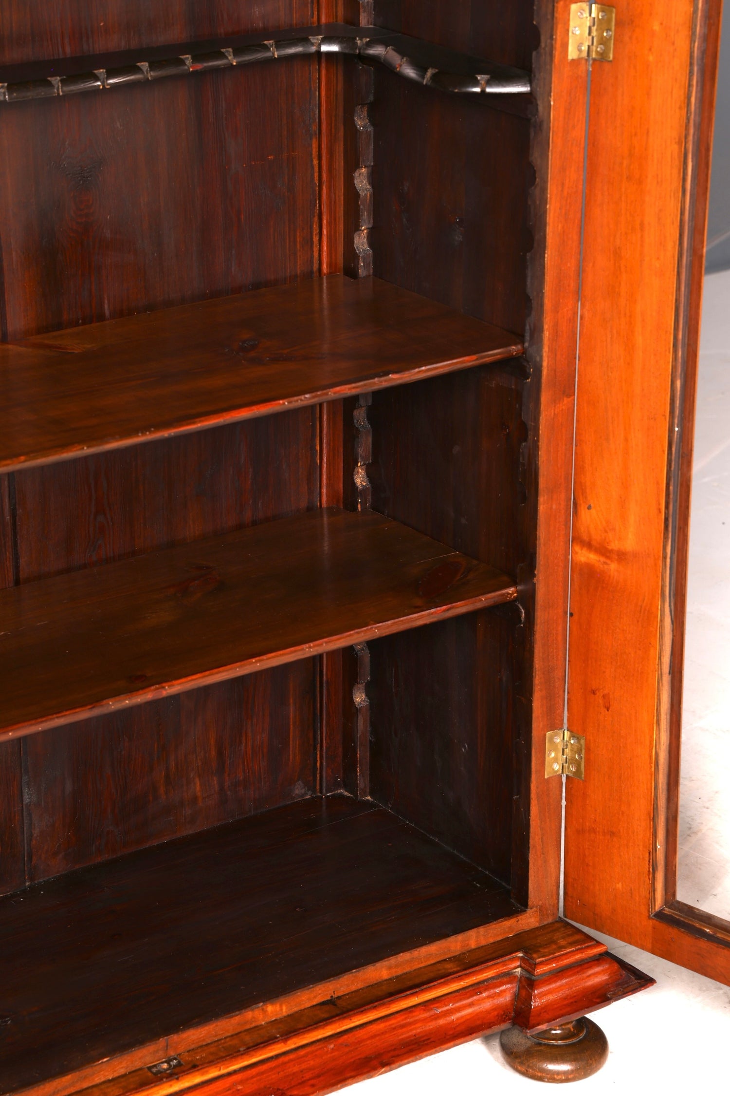 G249 Finish Edler Gründerzeit Vitrine um 1880 Schrank Antik Jugendstil Nussbaum Bücherregal (Kopie)