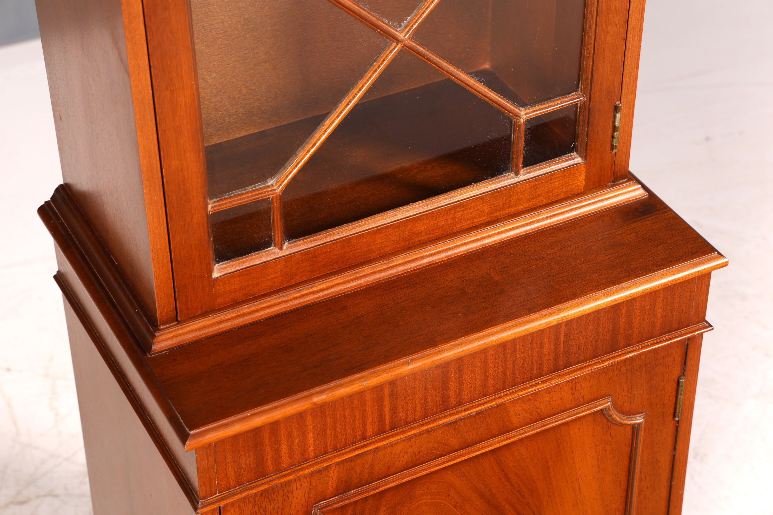 Wunderschöne seltene Englische Vitrine Antik Glasvitrine Schrank Bücherschrank Echt Holz Vintage