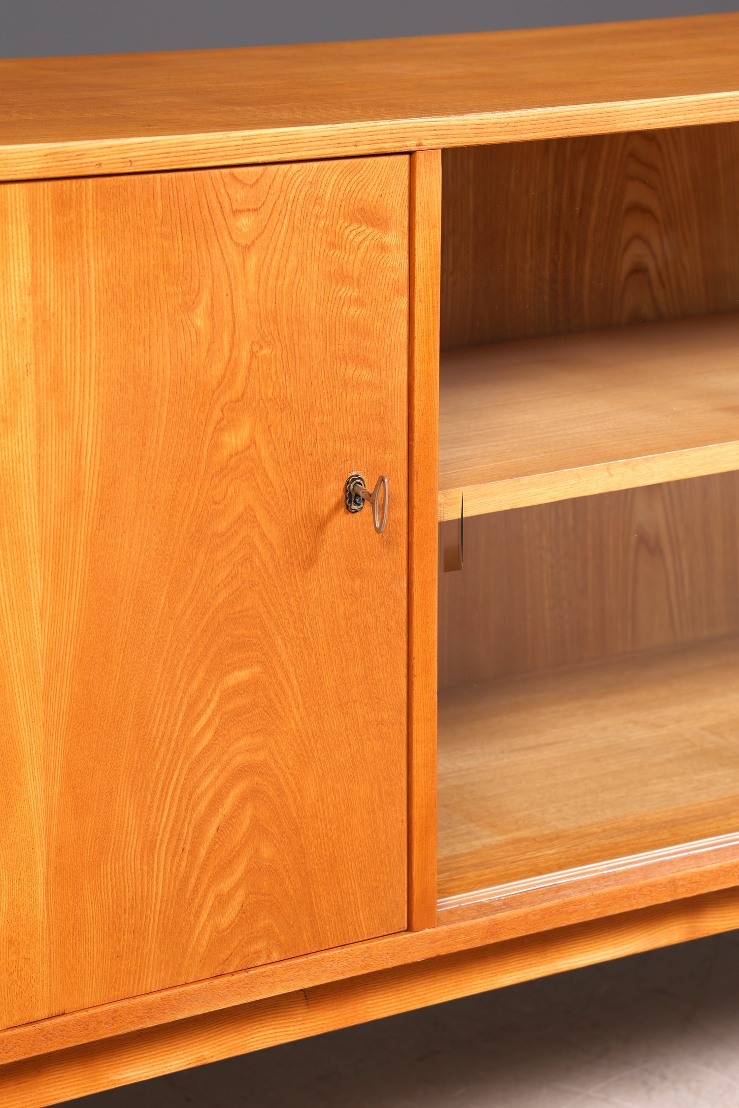 G269 Finish cm Wunderschönes Mid Century Sideboard Vintage TV Schrank Retro Regal Bücherregal 60s (Kopie)