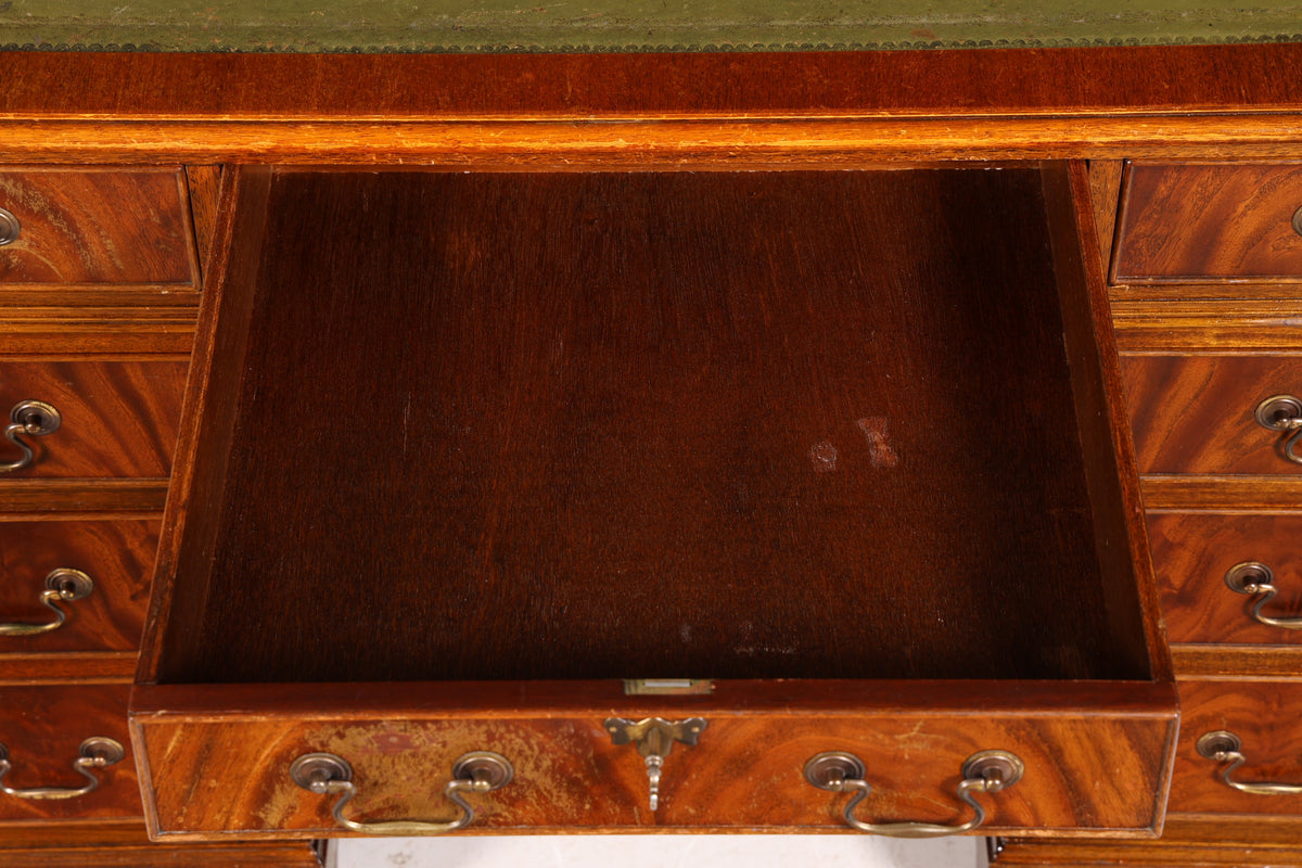 Prachtig Engels mahoniehouten bureau met echt leren blad, antiek kantoor- en vintagebureau