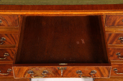 Prachtig Engels mahoniehouten bureau met echt leren blad, antiek kantoor- en vintagebureau
