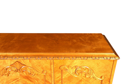 Hauptstadt Möblerei Chippendale Highboard aus massivem Holz mit kunstvollen Schnitzereien und edler Maserung