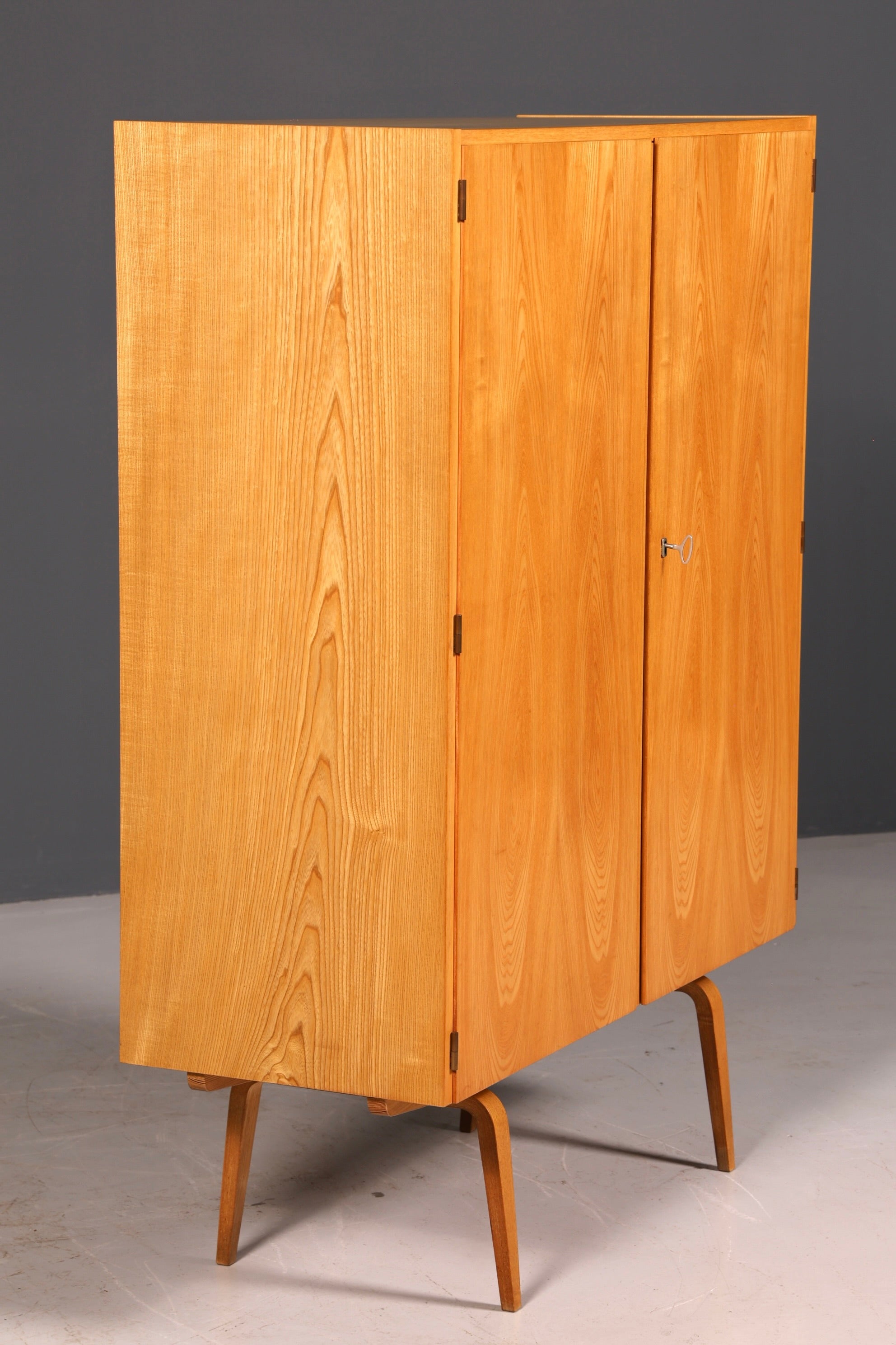 Wunderschöner Hellerau Schrank Modell 427 Mid Century Vintage Aktenschrank Highboard Vertiko Wäscheschrank