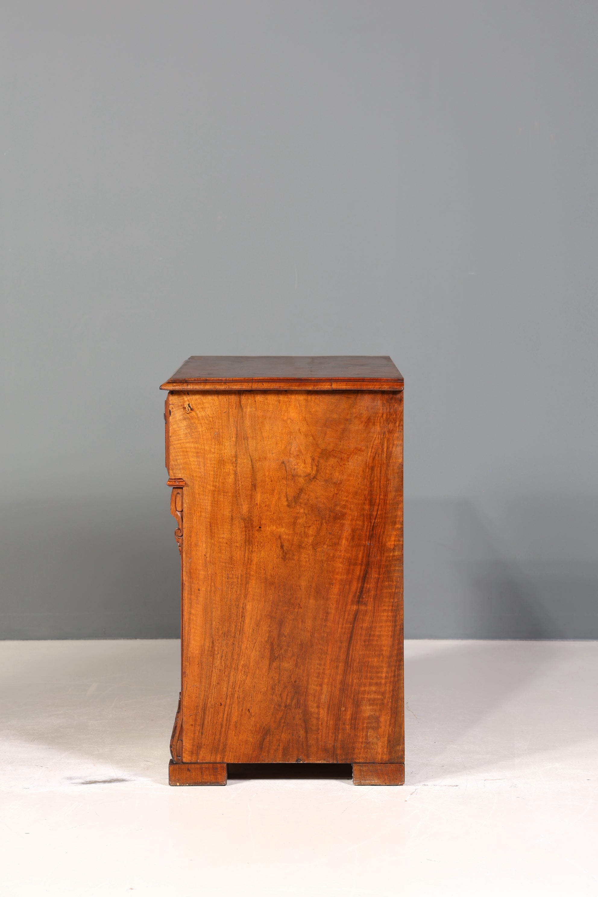 Traumhafte Gründerzeit Kommode Louis Philippe Nussbaum Sideboard um 1880 Antik Schubladenkommode