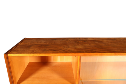 Hauptstadt Möblerei Mid Century Highboard aus Echtholz mit markanter Maserung und Glasschiebetüren