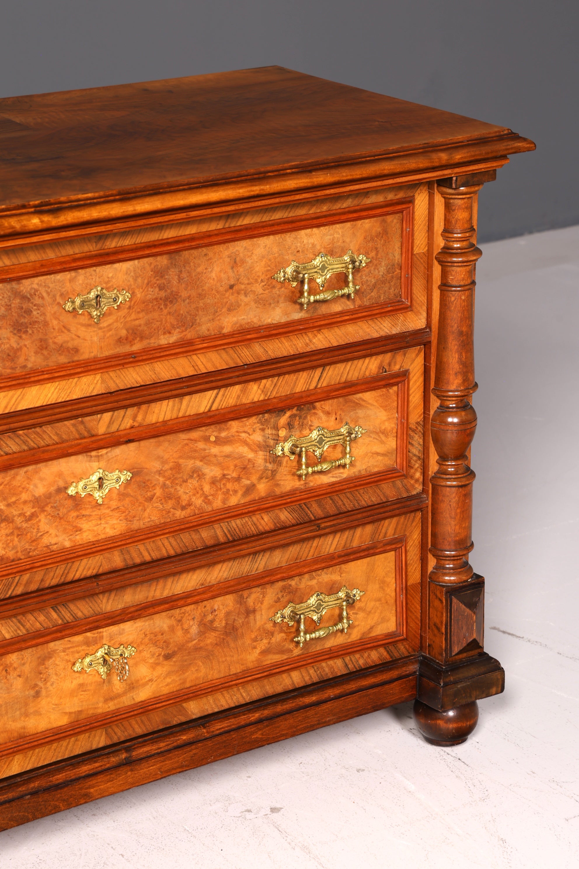 Wunderschöne Gründerzeit Kommode Louis Philippe Nussbaum Schubladenkommode Sideboard Antik um 1880