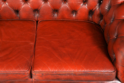 Prachtige originele Chesterfield-bank, 2-zitsbank uit Engeland, echt leer, gestoffeerde leren bank