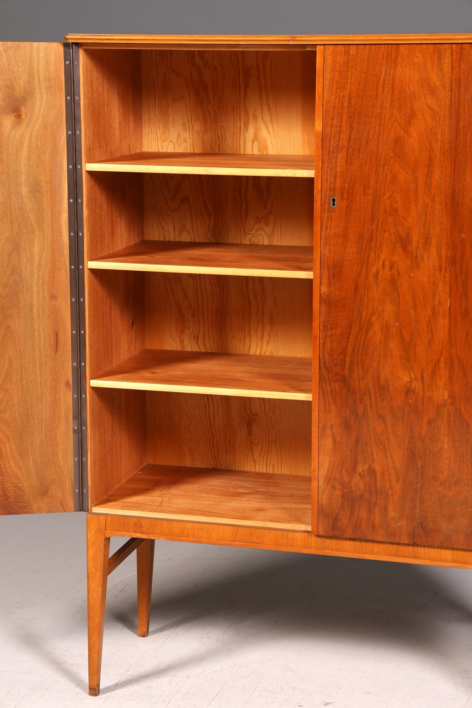 Wunderschöner Mid Century Schrank 60er Jahre Wäscheschrank Aktenschrank Kommode Vintage Designer