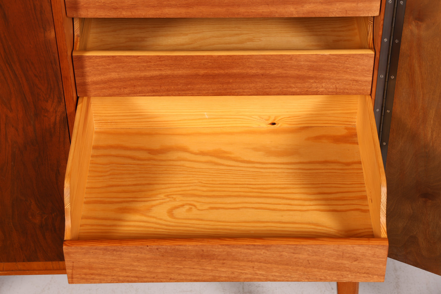 Wunderschöner Mid Century Schrank 60er Jahre Wäscheschrank Aktenschrank Kommode Vintage Designer