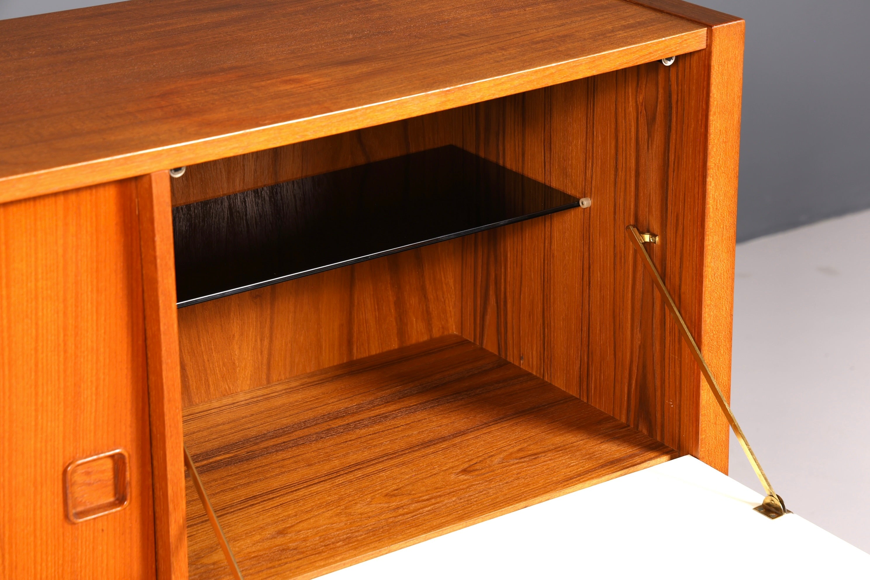 Wunderschönes Mid Century Highboard Teak Holz Schrank Danish Design Büro Kommode 60s