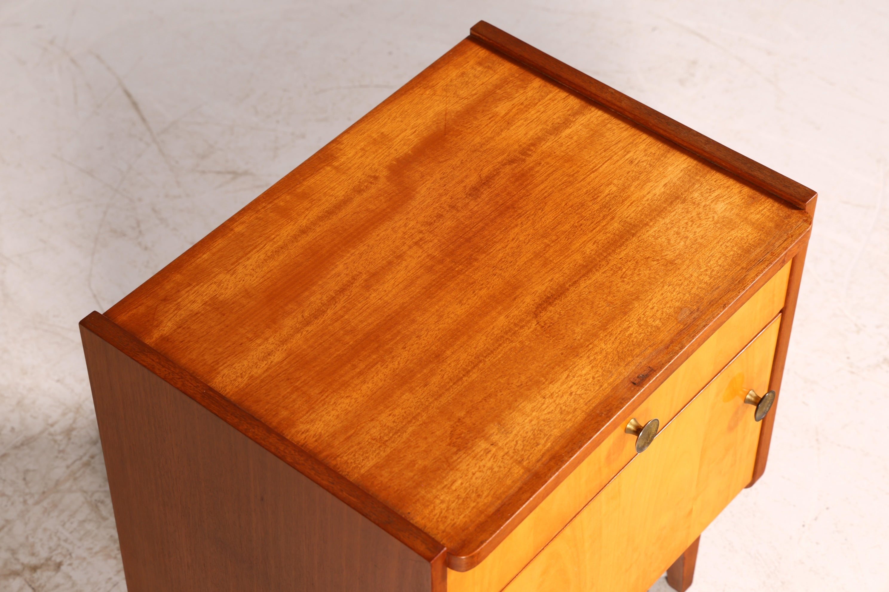 Wunderschöner Mid Century Nachttisch Vintage Danish Design Kommode Beistelltisch Nachtschrank Retro echt Holz 2 von 2