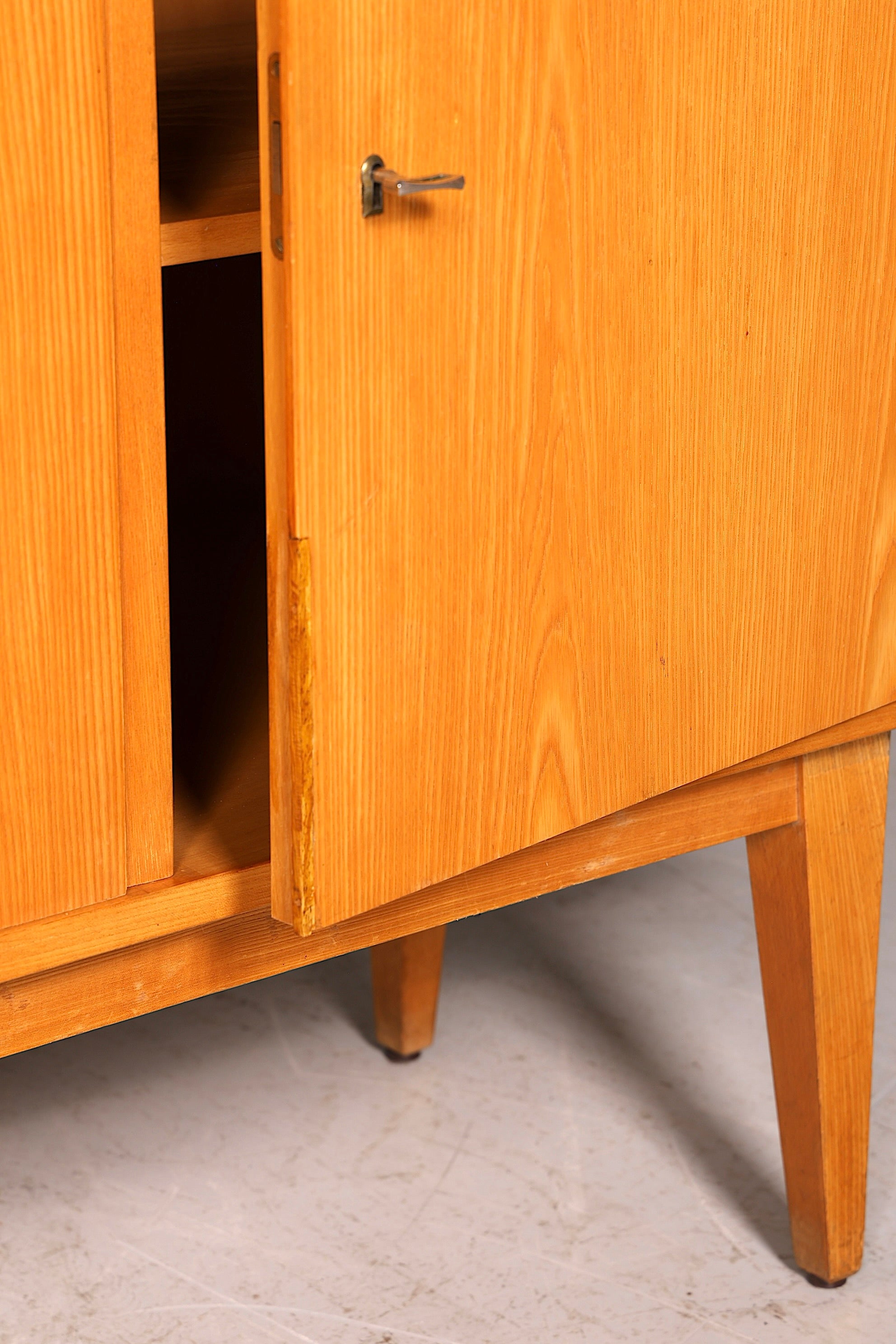 Wunderschöner Original Hellerau Schrank Vitrine Mid Century Regal Franz Ehrlich 602 Vintage Kommode Highboard