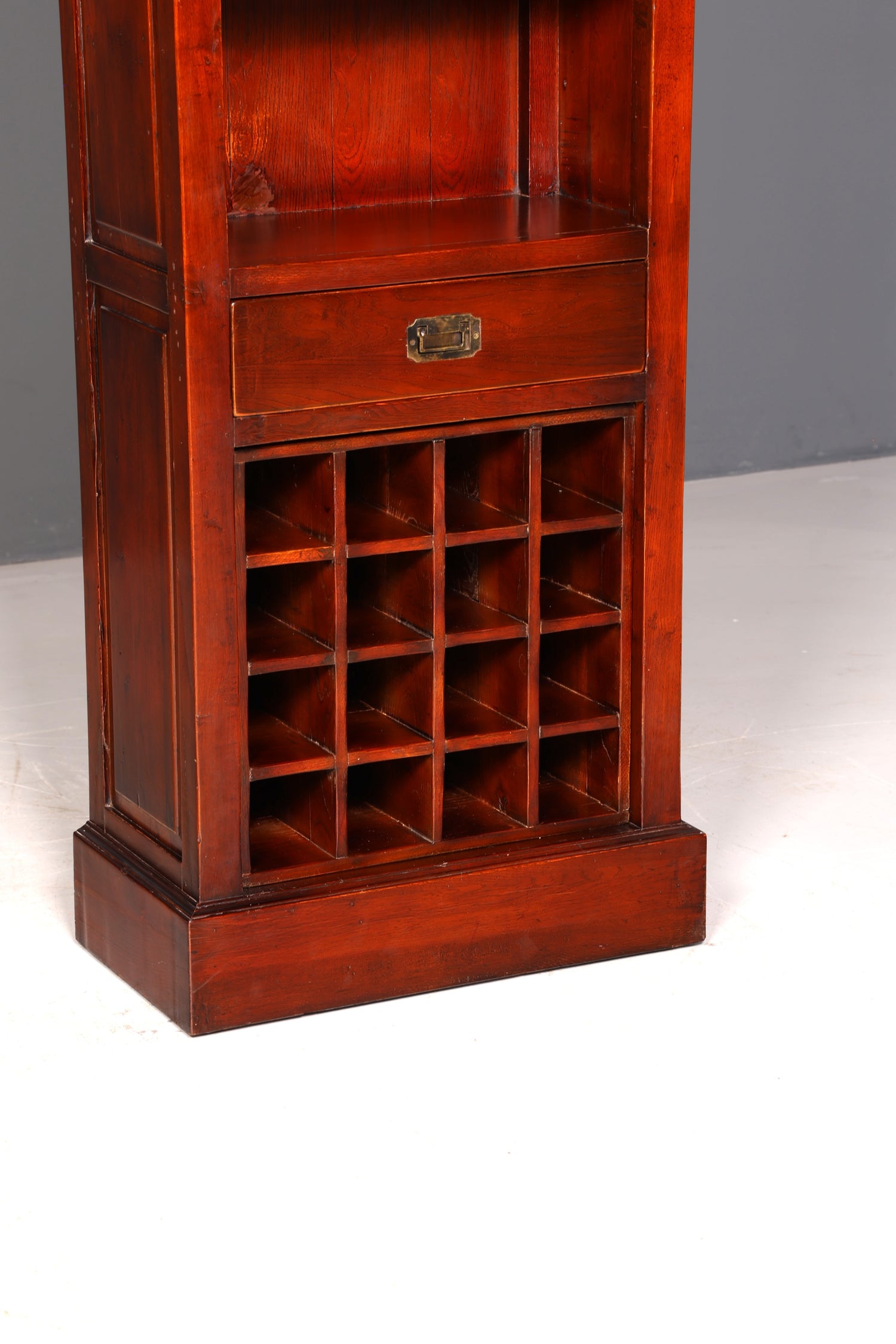 Wunderschönes Bücherregal mit Weinregal Standregal Kolonialstil Regal Weinschrank Bücherschrank Massivholz