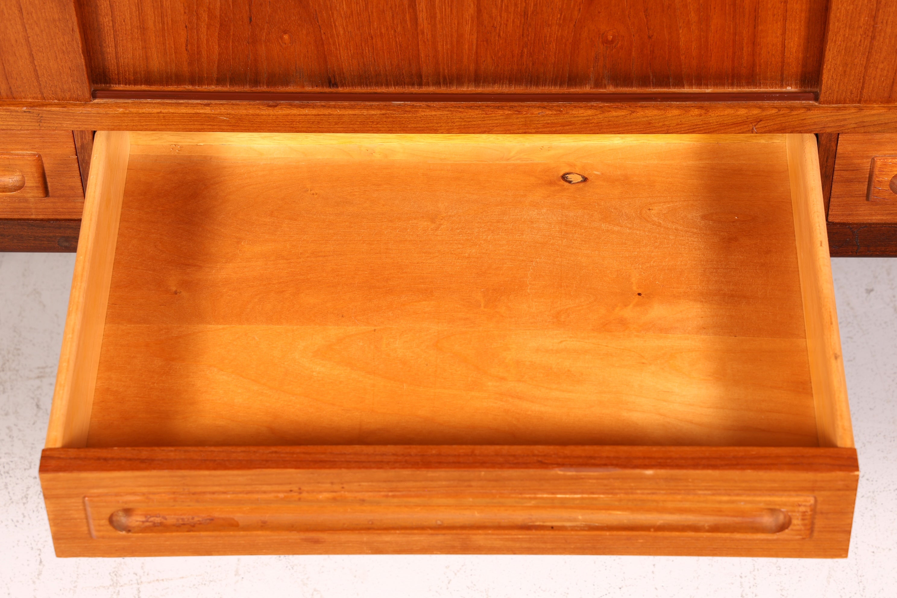 Stilvolles Mid Century Highboard Teak Holz Danish Design Sideboard Schrank Vintage Kommode Skandinavisch