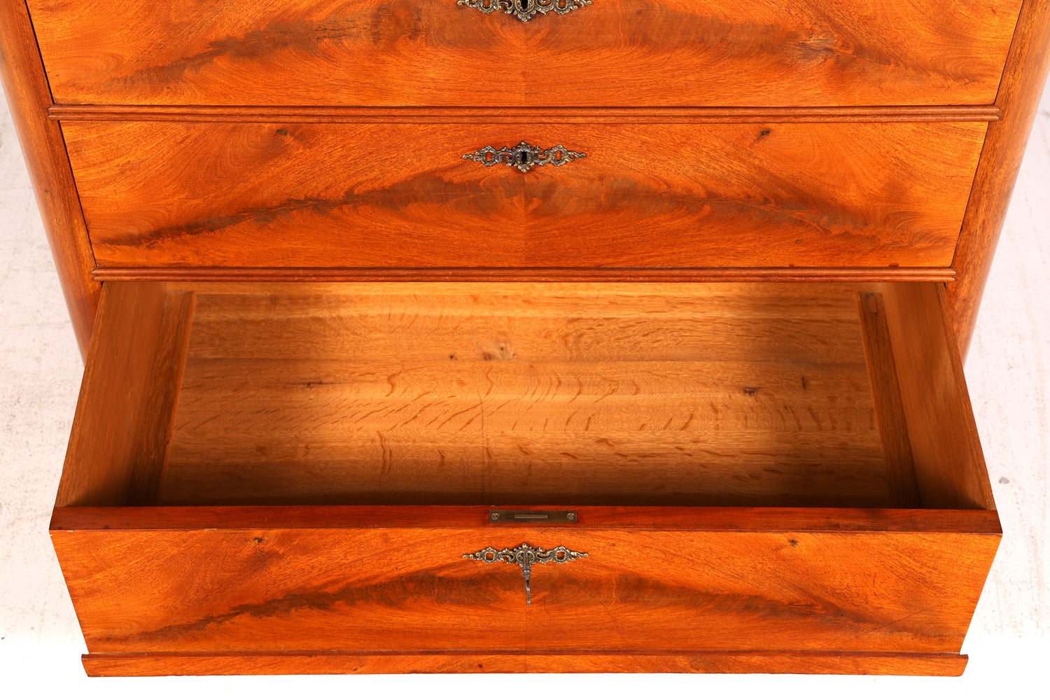 Stilvolle Louis Philippe Kommode Nussbaum Gründerzeit Schubladenkommode Antik um 1890 Sideboard