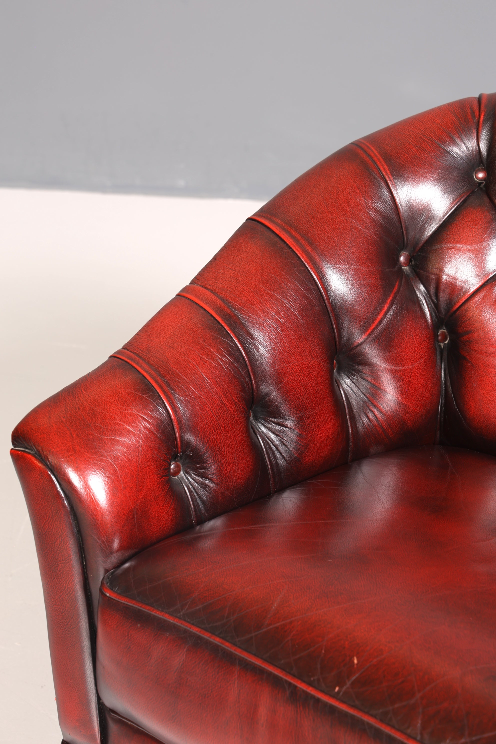 Stilvoller Original Chesterfield Sessel Englischer Armlehnsessel Oxblood Englisch Herrensessel 1 von 2