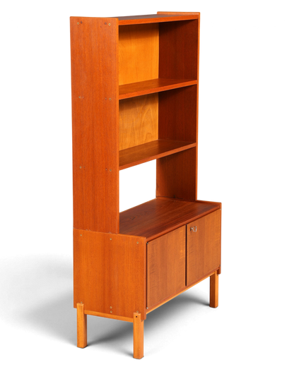 Hauptstadt Möblerei Mid Century Regal aus massivem Holz im skandinavischen Danish Design mit verstellbaren Böden
