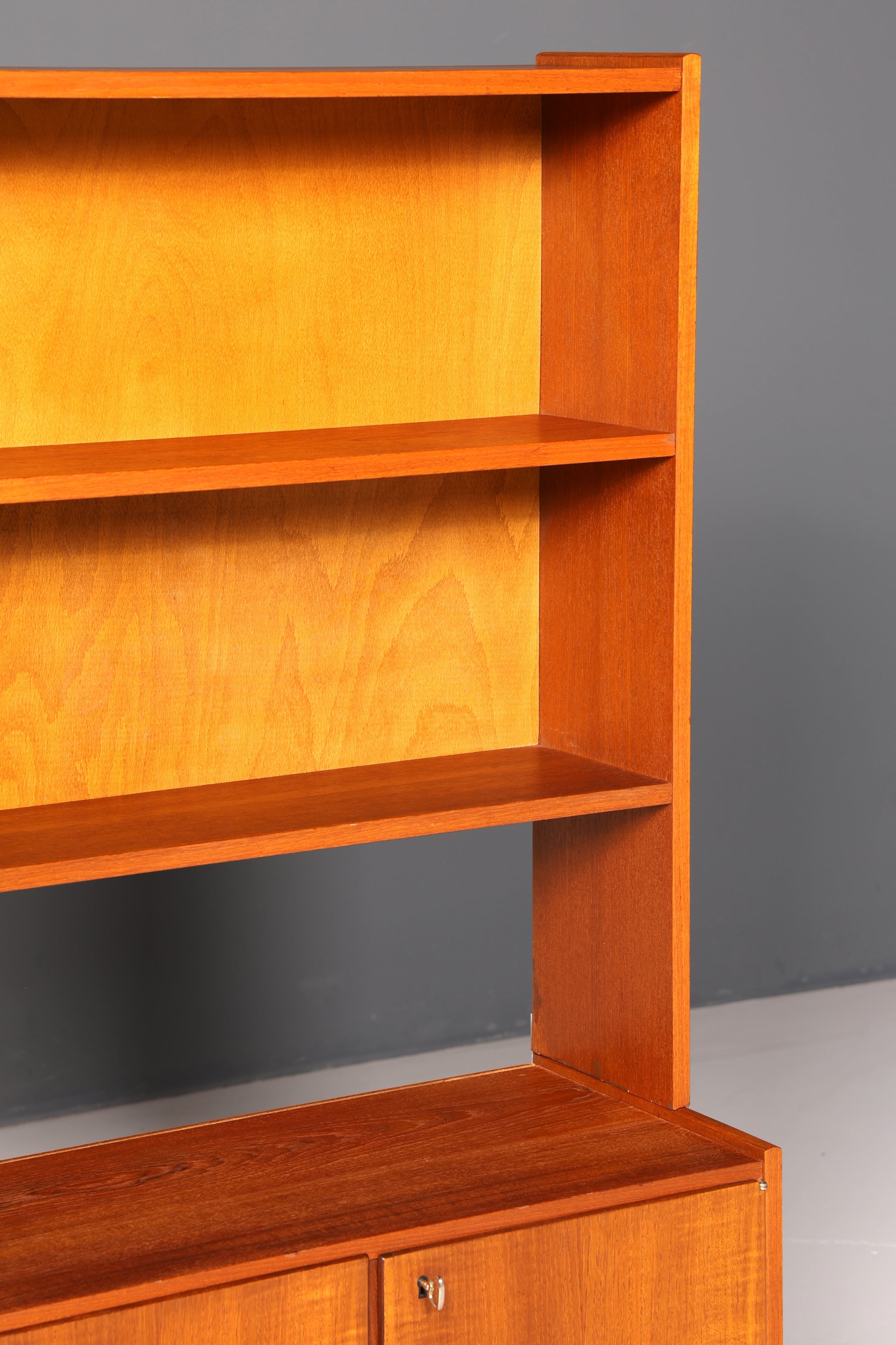 Schlichtes Mid Century Regal Danish Design Bücherregal Retro Schrank Kommode 60s Designklassiker