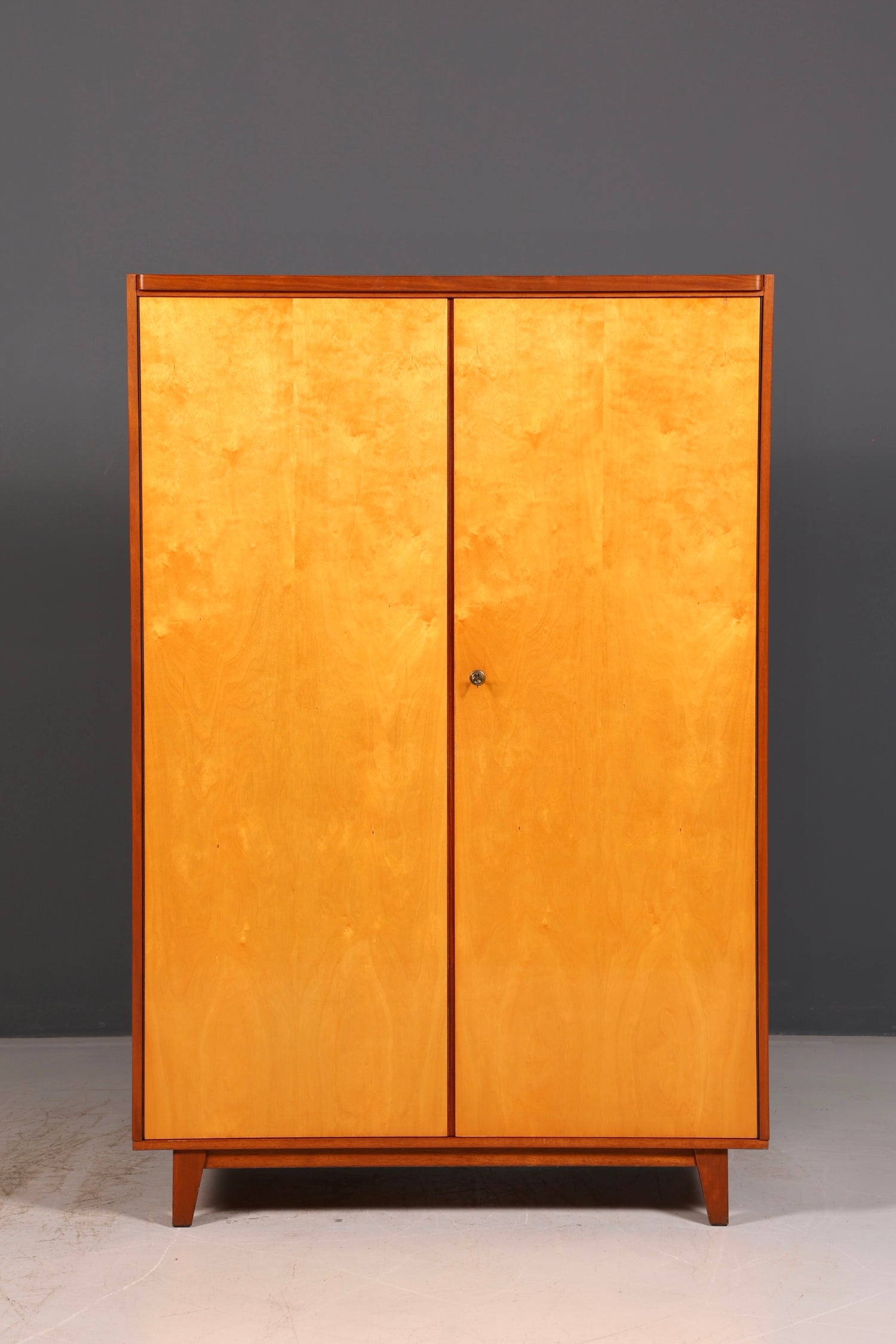 Traumhafter Mid Century Kleiderschrank Vintage Schrank Retro Wäscheschrank Dielenschrank Schlafzimmer