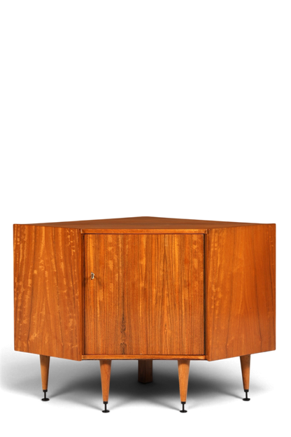 Hauptstadt Möblerei Mid Century Eckkommode aus Holz mit konischen Beinen im Vintage-Stil der 60er Jahre