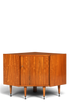 Hauptstadt Möblerei Mid Century Eckkommode aus Holz mit konischen Beinen im Vintage-Stil der 60er Jahre
