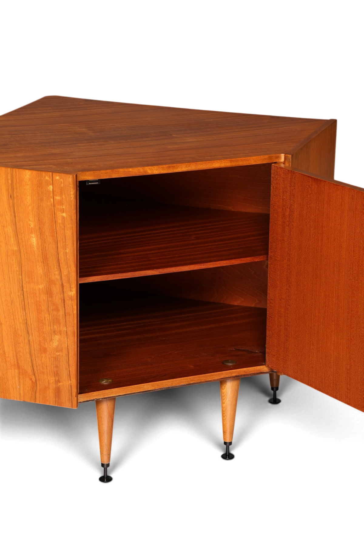 Hauptstadt Möblerei Mid Century Eckkommode aus Holz mit offener Tür und Einlegeboden im 60er Jahre Vintage Design