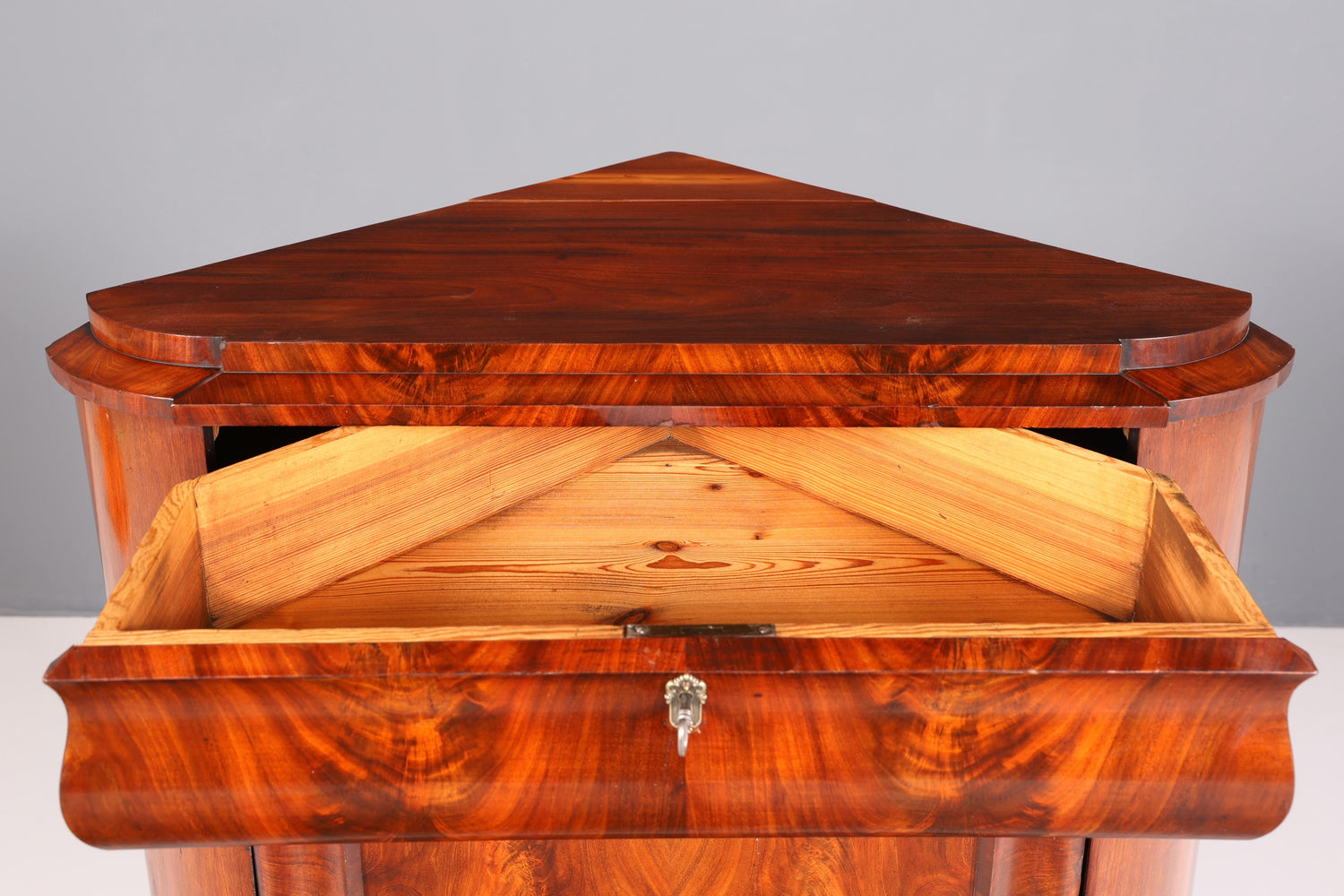 Wunderschöner Biedermeier Eckschrank Vertiko Antik Mahagoni Schrank um 1860